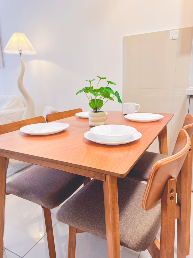 Dining table at Sabi House