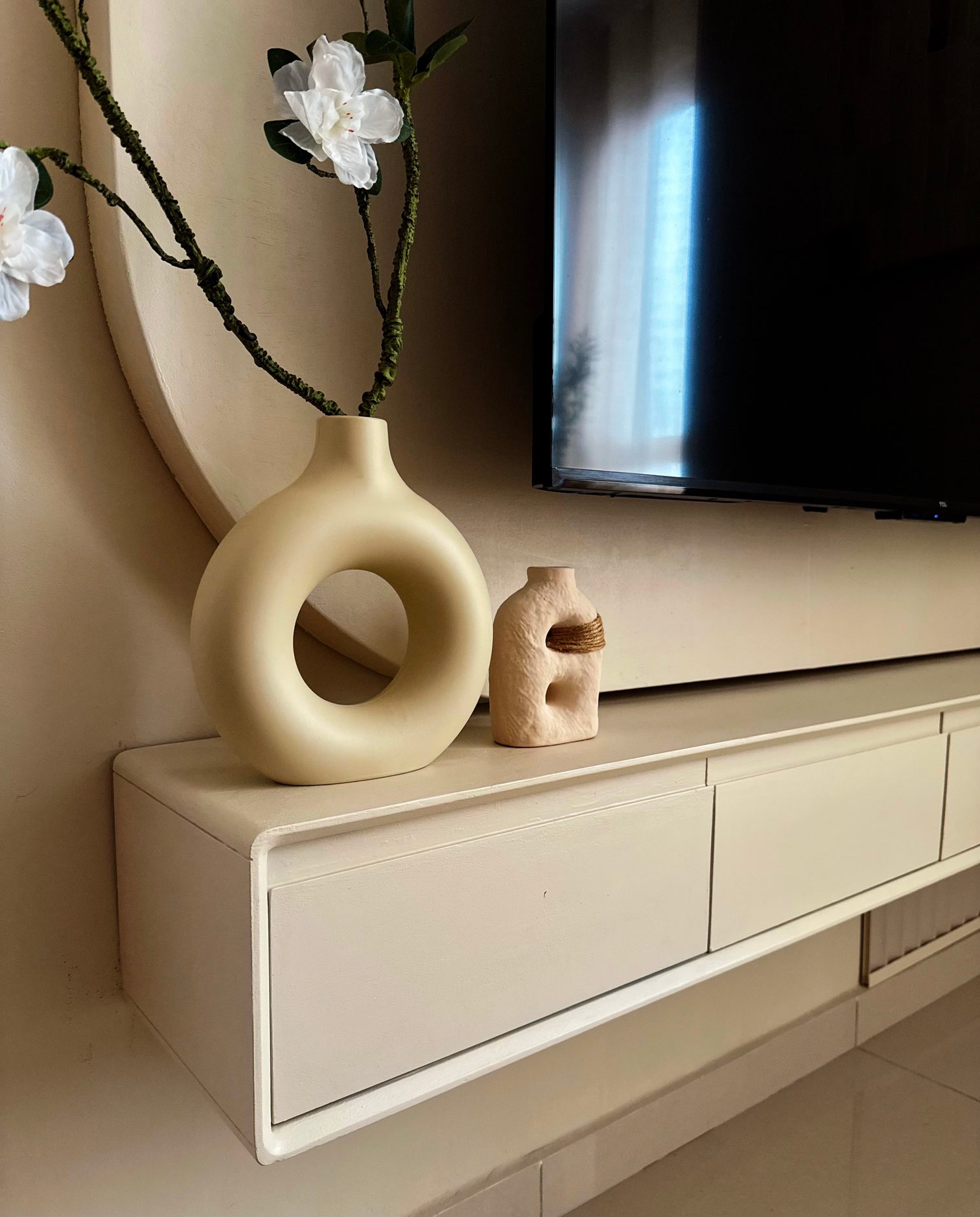 TV Vase decoration at Sabi House