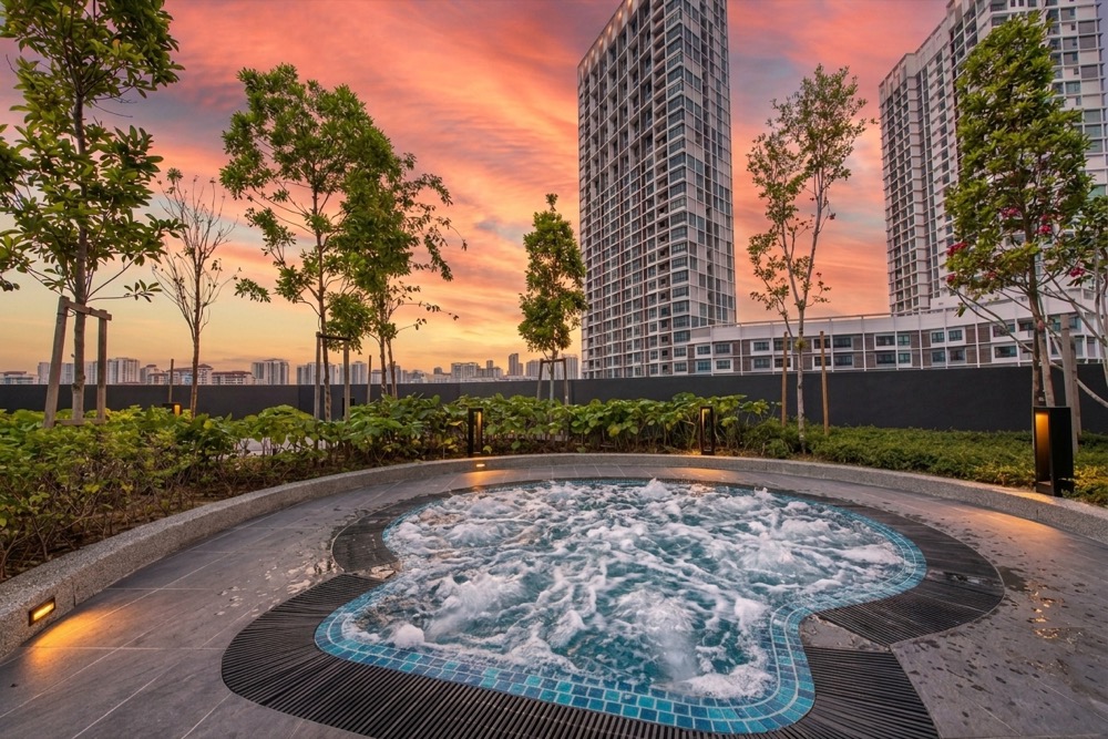 Jacuzzi at BeCentral — warm bubbling relaxation